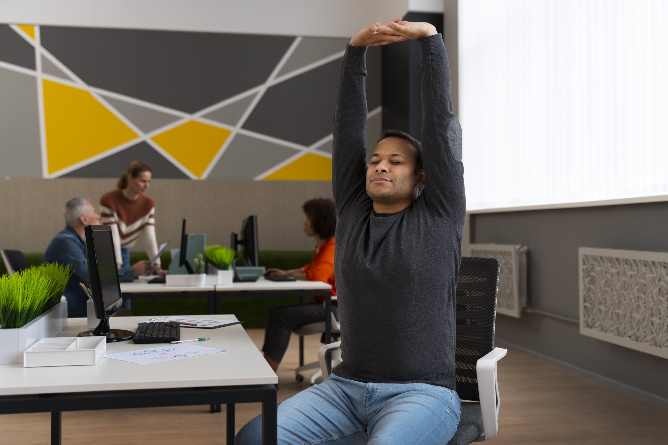 4 Spinal Health Tips for Office Workers